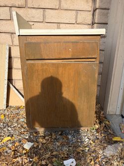Cabinet with countertop piece