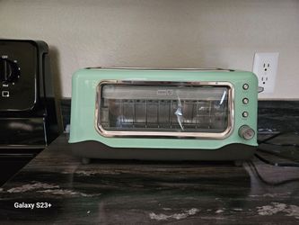 2 slice toaster, bagel button also .Cash only