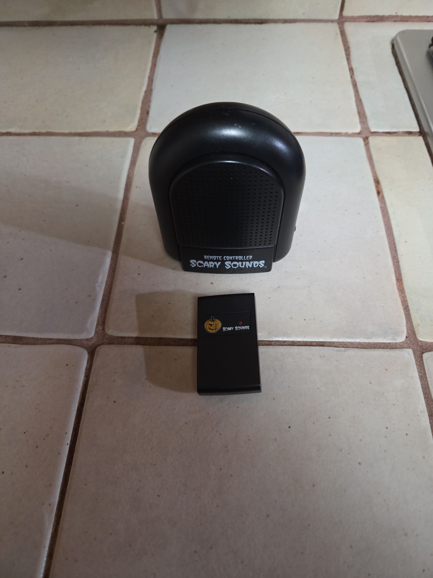 Halloween Remote control scary sound machine