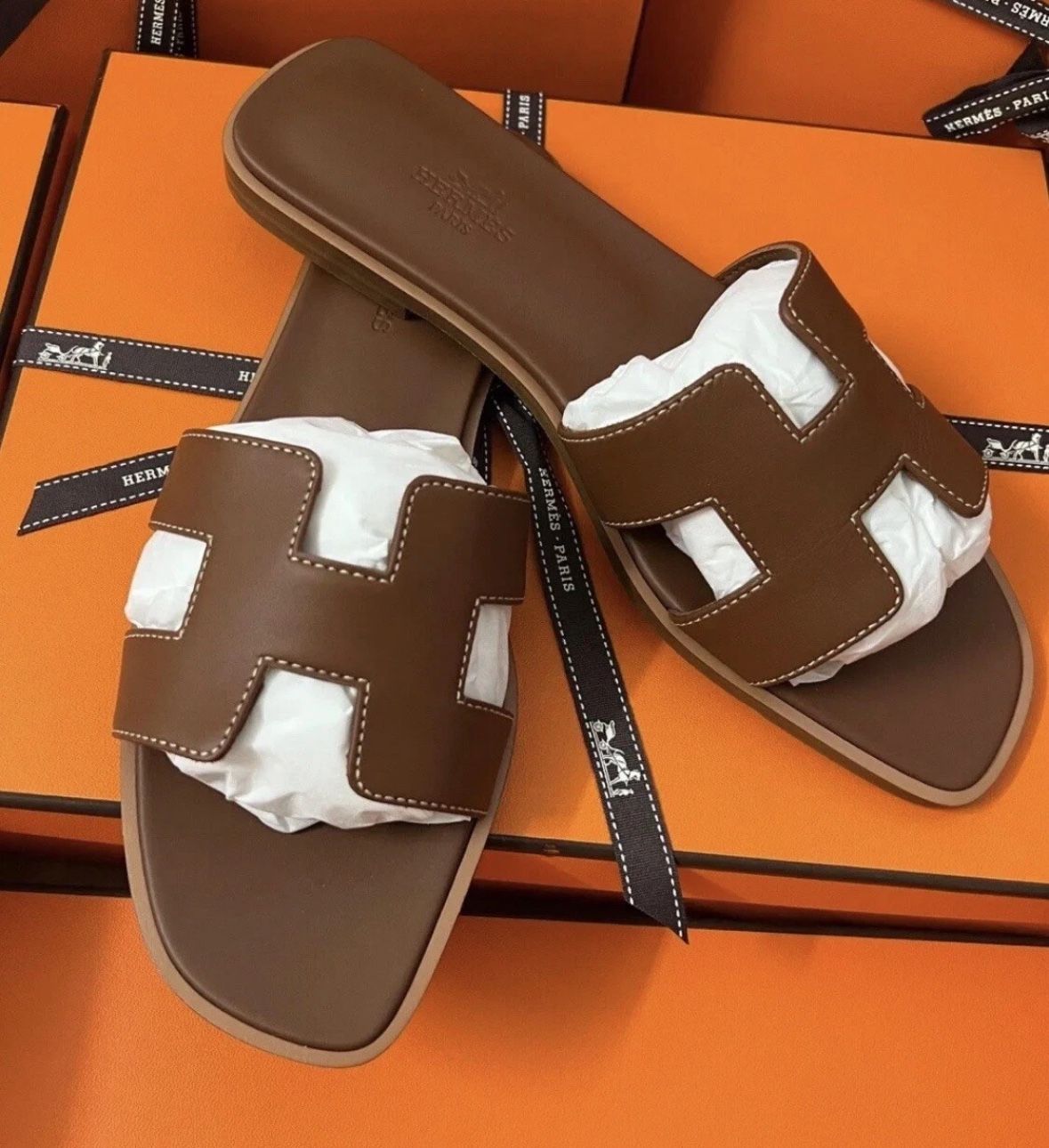 HERMES Oran Brown Sandals/Slides