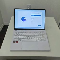 Asus ROG Zephyrus G14 - Ryzen 9 6900HS / 40GB RAM / 1TB SSD / RX 6700S