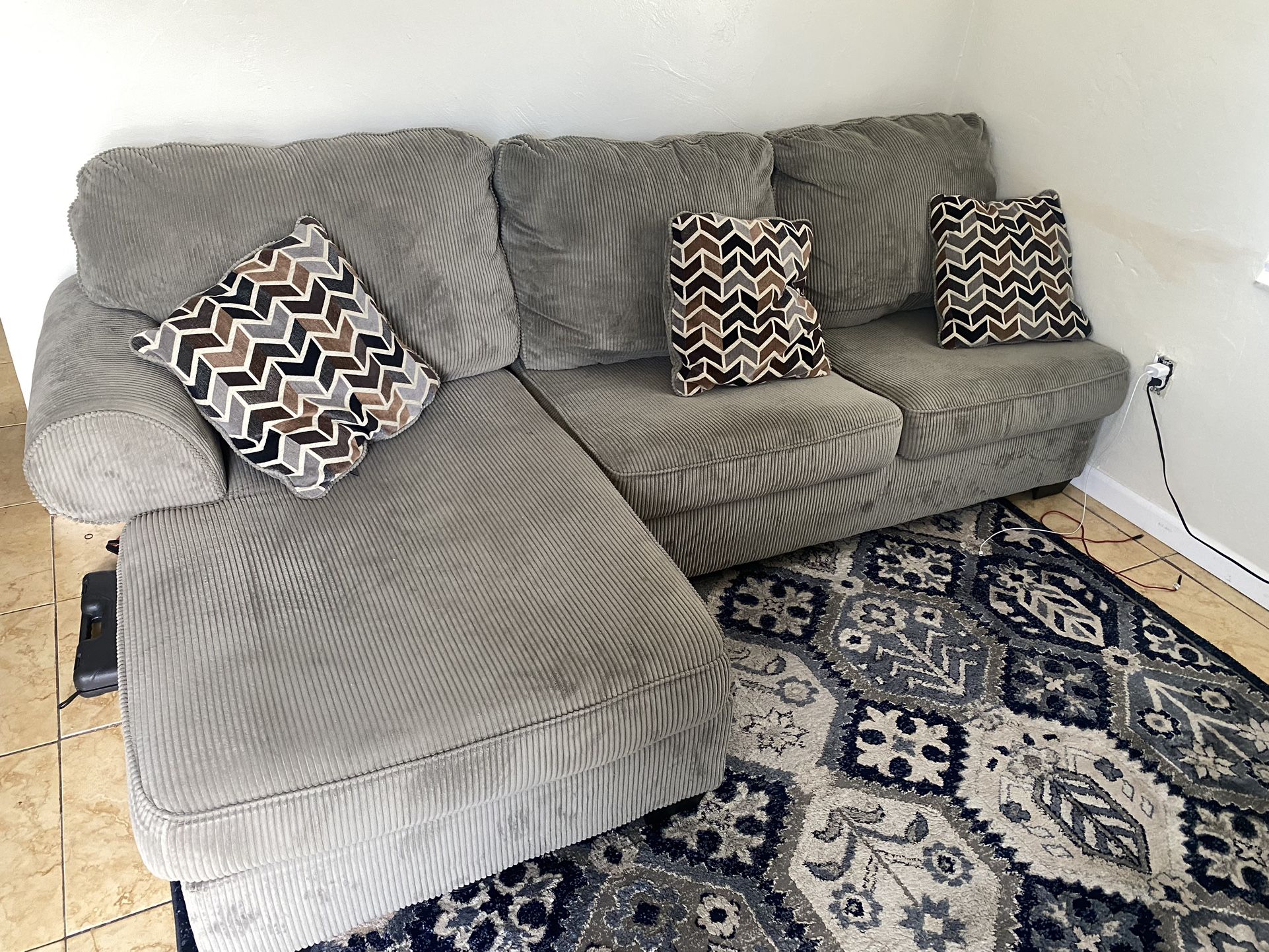 Couch L Shaped 2 Years Old Excellent Condition 