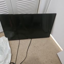 32 Inches LG TV Not Smart, Comes With Remote, Works Perfect 