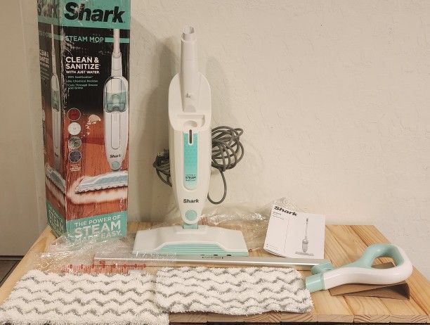 Shark Ninja Steam Mop S1000 Machine + 2 Reusable Pads- *Missing Water Tank*
