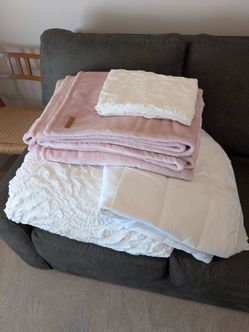 Twin bedding set