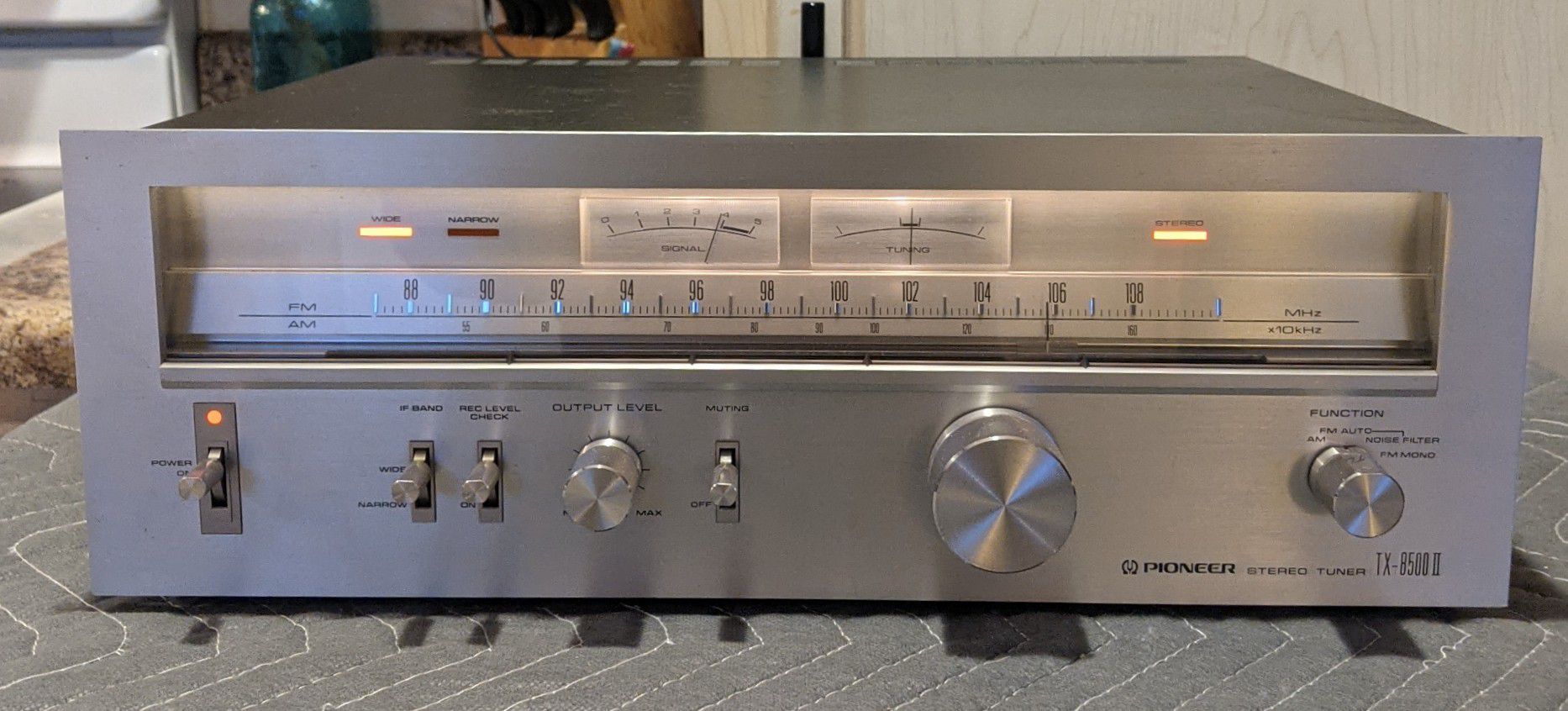Vintage Pioneer TX-8500II Stereo Tuner