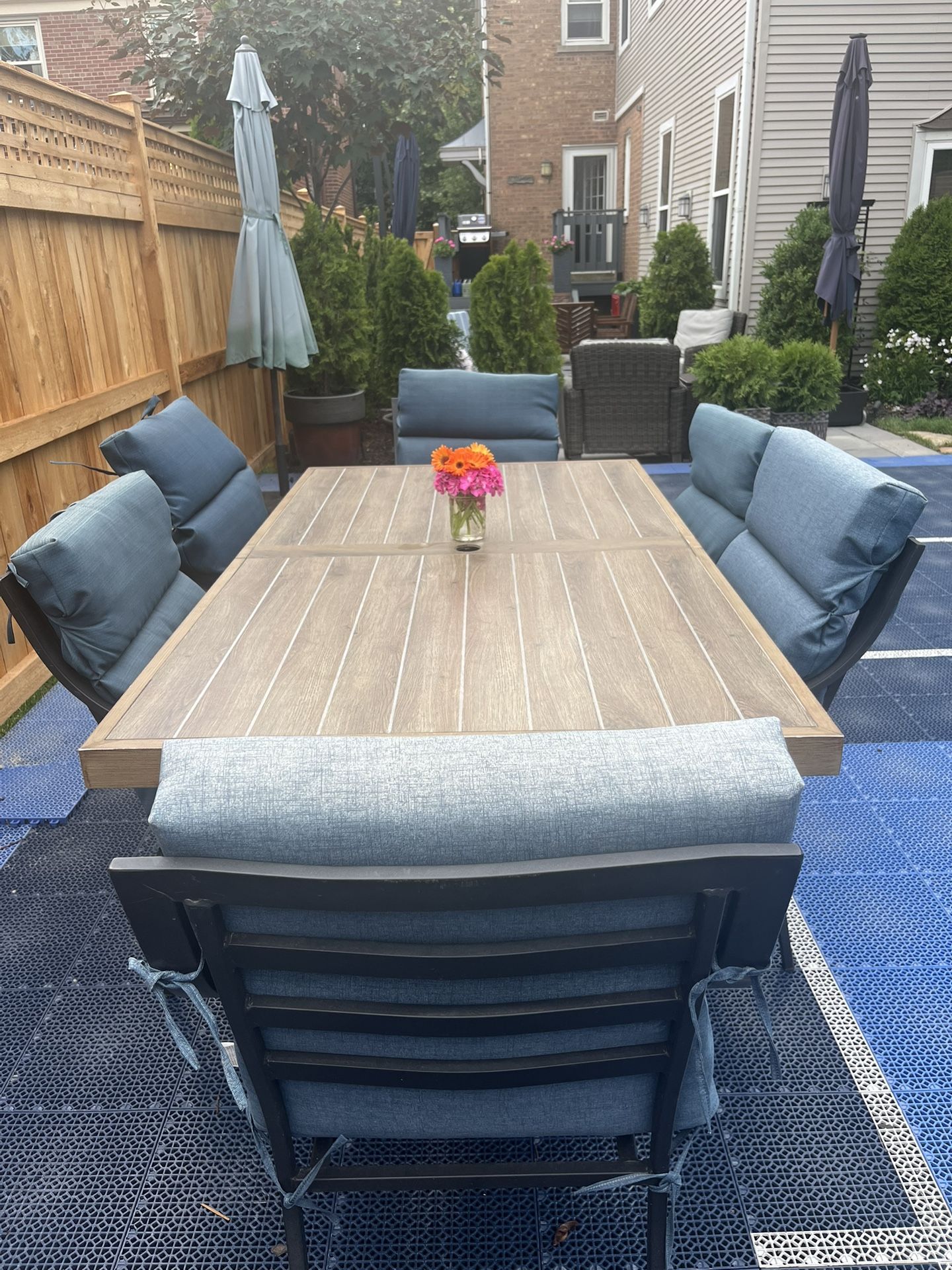 Outdoor Dining Table And Chairs