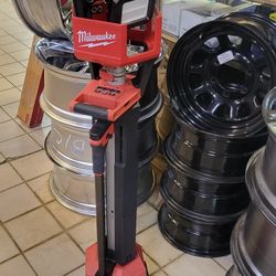 Milwaukee 2136-20 M18 18-Volt Lithium-Ion Cordless 6,000 Lumens Rocket Dual Power Tower Light