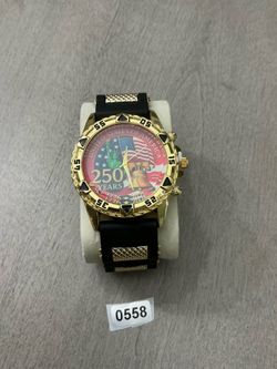 Quartz Analog Wristwatch Patriotic USA Flag Dial Gold Tone Case Black Rubber