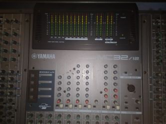 Yamaha MC32 12 Mixing Console w/Metal Case
