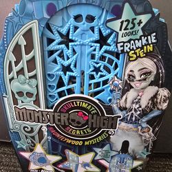 Monster High Skulltimate Secrets Hauntlywood Mysteries Doll, Frankie Stein with 19+ Surprises