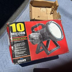 cyclops 10 million candel power rechargeable spotlight