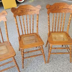 6 Antique Chairs With A Lion Face 60$ For All