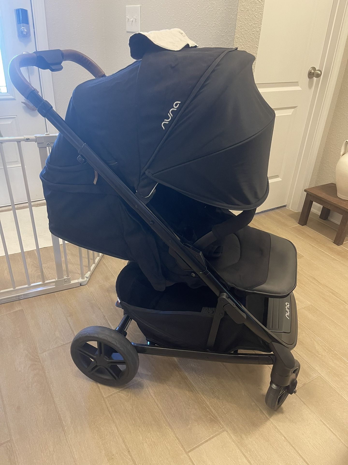 Nuna Tavo Travel System with Nuna Pipa Lite Car Seat