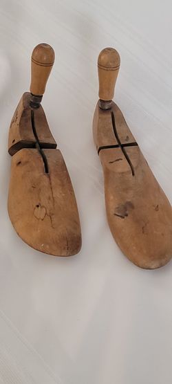 VINTAGE MILLER SHOE STRECTHERS IN GREAT CONDITION