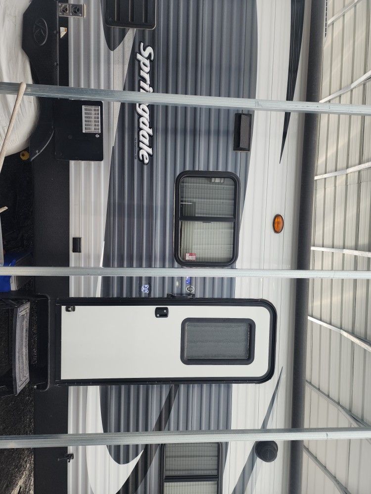 2016 32 Foot Camper With Slide Bunk Beds