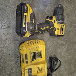 20 Volts Dewalt Drill For Sale Battery And Rapid Charger 