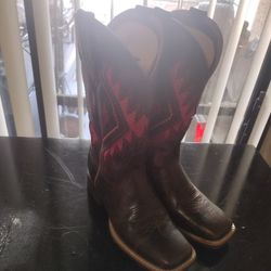 Womans Boots Size 8