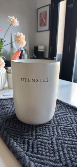 Hearth and hand utensil holder