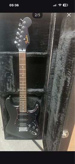 Strat style guitar, copy made in China comes with a  hard case