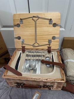 Wicker Picnic Basket Set for 4