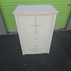 🍃Wicker Dresser/ Armoire🕊