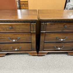 Oak nightstand pair  