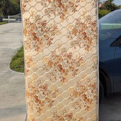 Twin XL/Split King Mattess