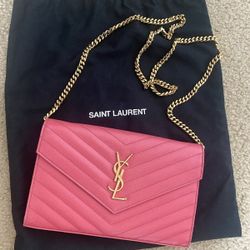 SAINT LAURENT Grain De Poudre Matelasse Chevron Monogram Chain Wallet Bubblegum