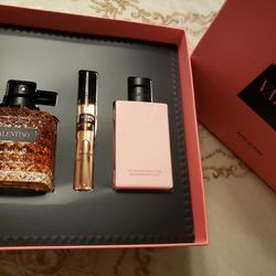 New - Valentino Born In Roma Perfume (100 ml) set