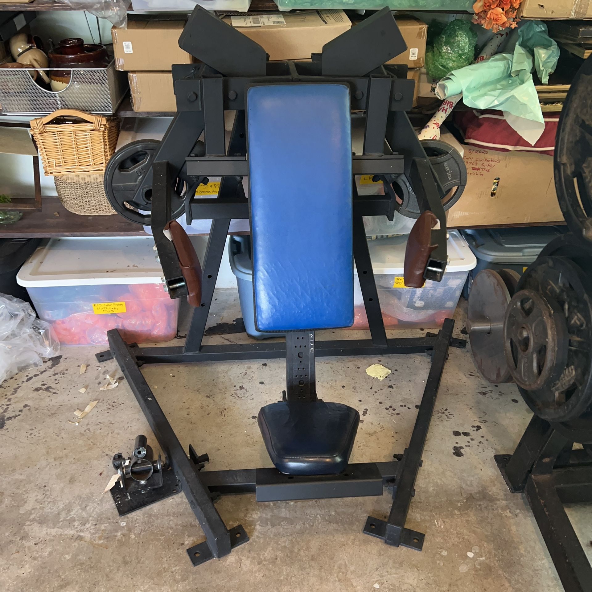 Fantastic, shoulder-safe commercial grade plate-loading seated delt machine