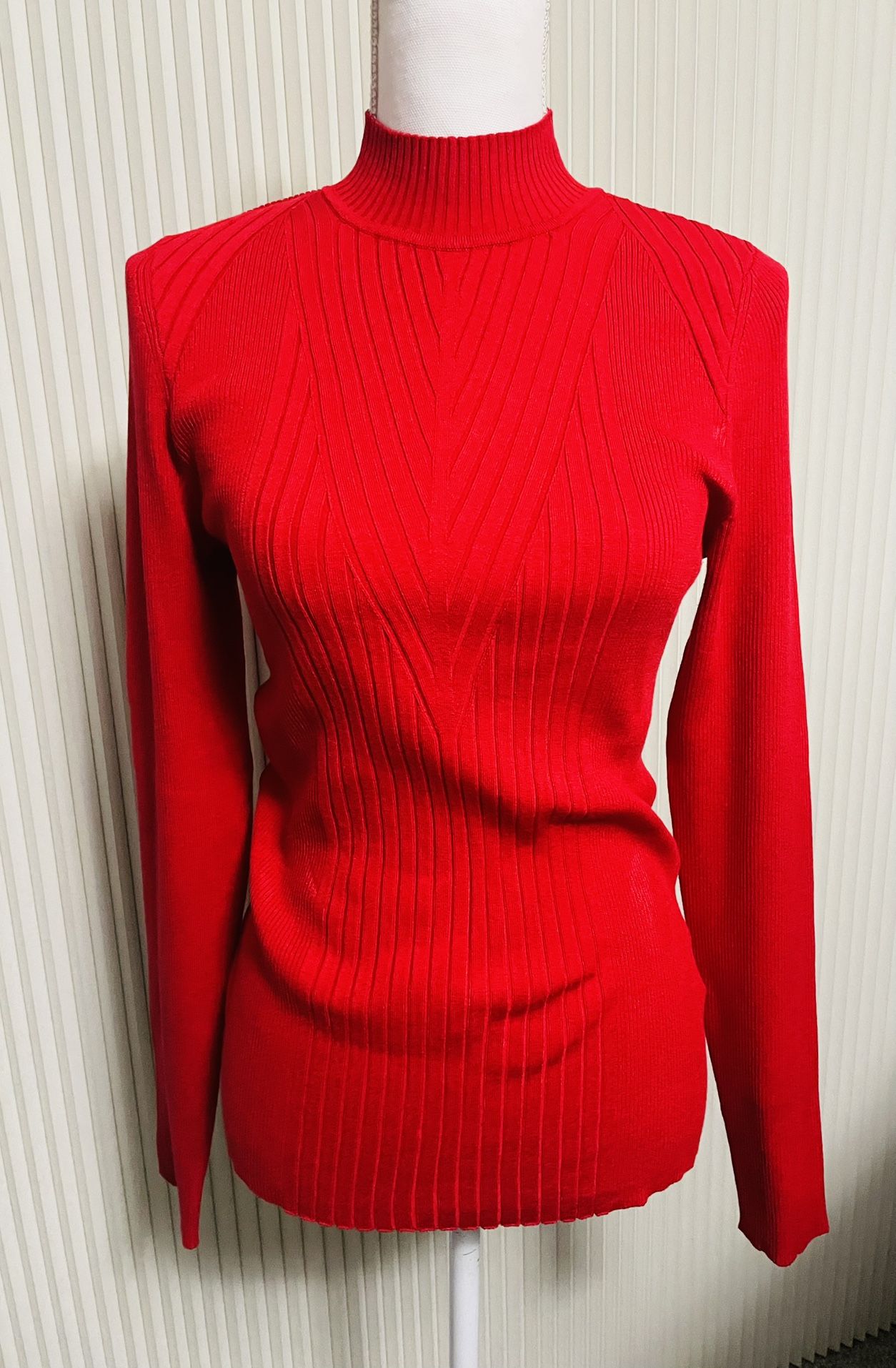 Women’s Beautiful Red INC SWEATER