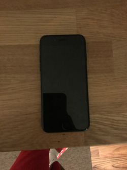 Locked jet black iPhone 7