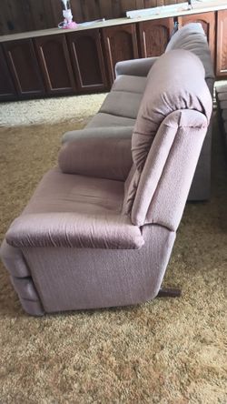 Very Comfortable RECLINER. MAKE AN OFFER!