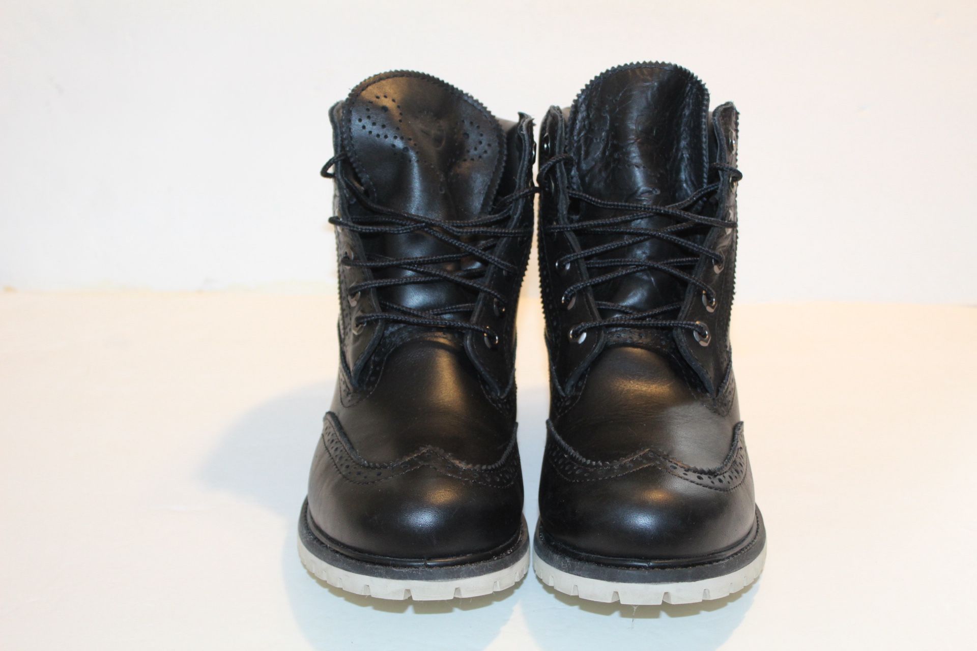 Timberland 6 Inch Premium Brogue Waterproof Boots Size Women’s 9