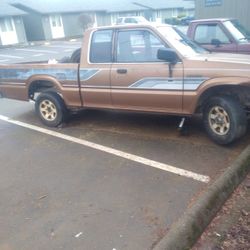 85 Mazda B2000