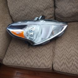 2015 Nissan Versa Headlight