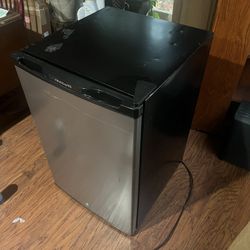 Frigidaire Mini Fridge 