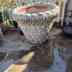 MEXICAN GARDEN POT, VERY LARGE, VERY HEAVY, FLOWER POT, MEXICAN PEBBLES AND CONCRETE 29" X 23"
