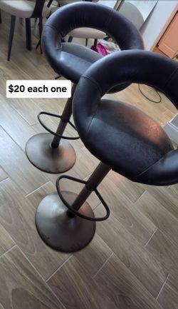 Barstool good condition $20 ea
