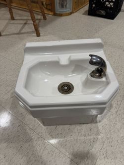 Vintage 1946 American Standard Wall Mount Porcelain Drinking Fountain