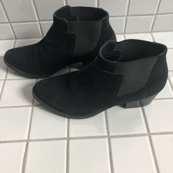 Van Eli Black Suede Ankle Boots 