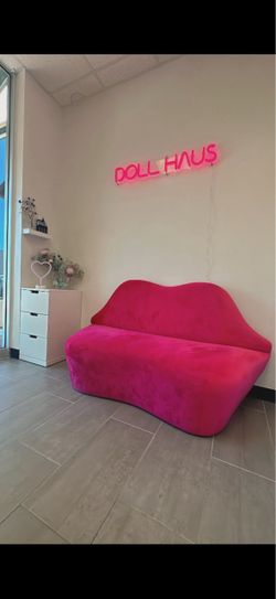 Lip couch