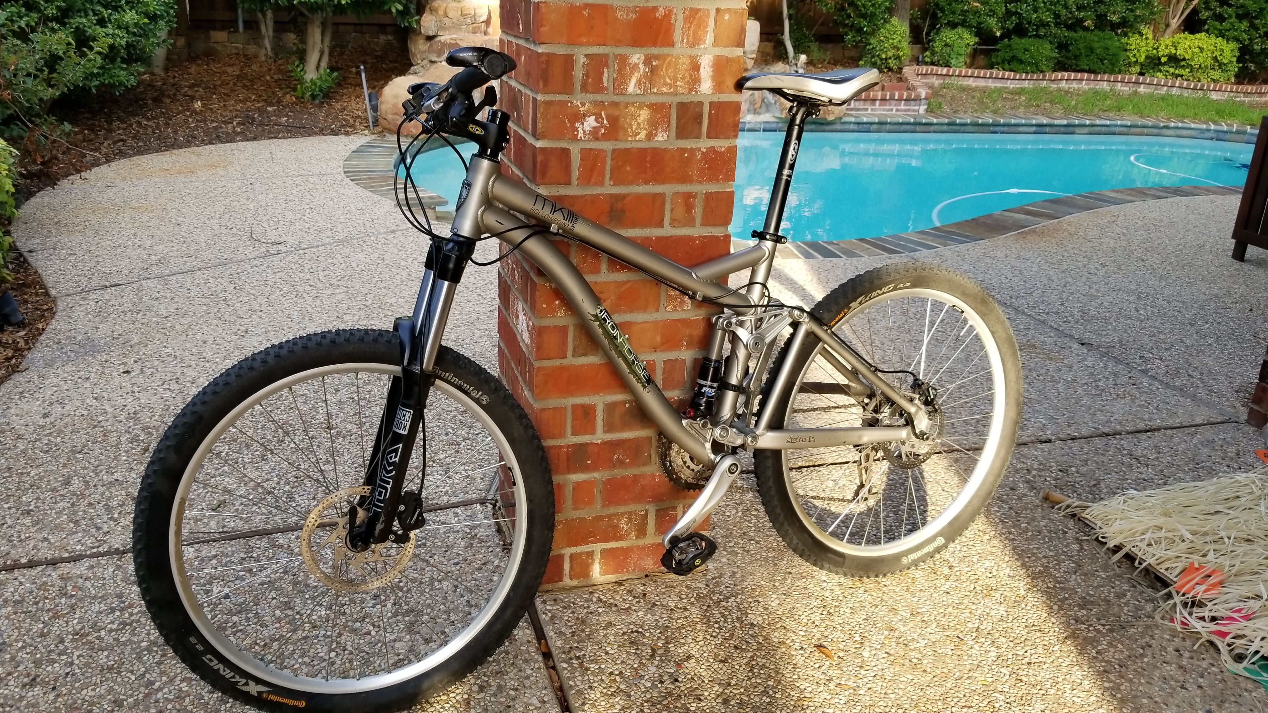 DW-link suspension mountain bike
