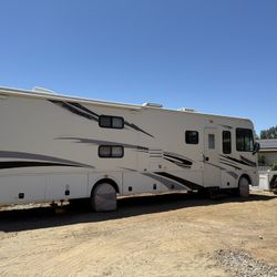 35 Feet 2007 Coachmen Mirada  