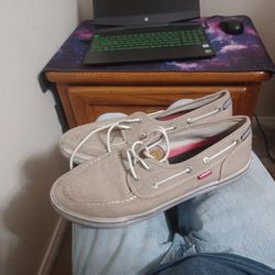 Size 10 Men's Levi's Shoes 