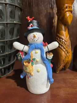 Hallmark 7" Snowman with Cardinal Bird Seed Bird House Figurine