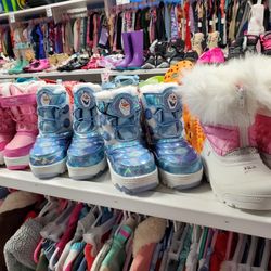 New Girls Snow Boots Size 6,7,8,& 9