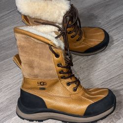 Women’s UGG waterproof snow boots Size: 6