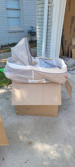 Bassinet/ Changing Table